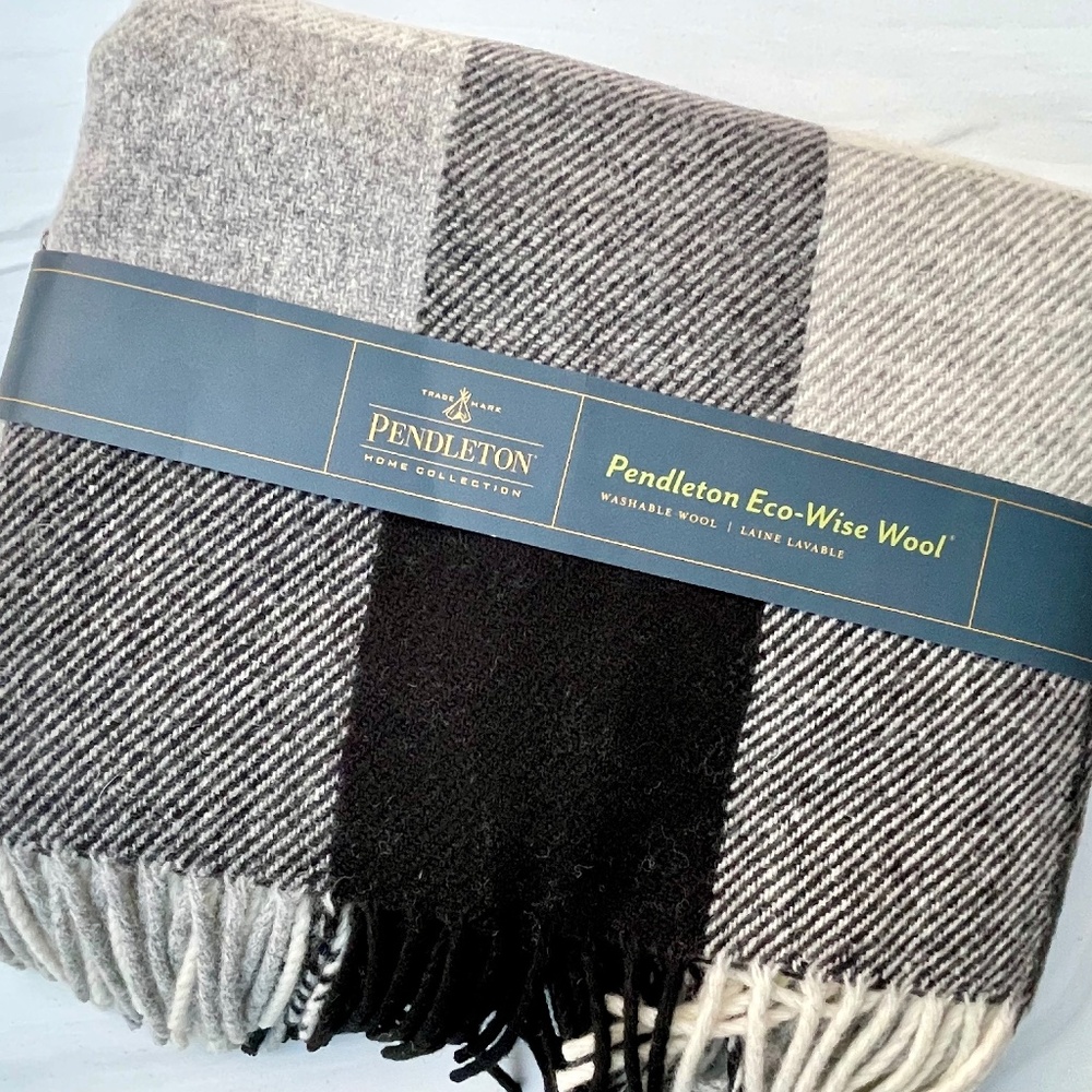 NWT - Pendleton Eco-Wise Wool Throw with Fringe - Black/Ivory